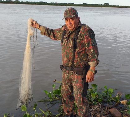 PMA de Corumbá apreende petrechos de pesca na região do Porto Geral e orienta a população sobre o período de piracema