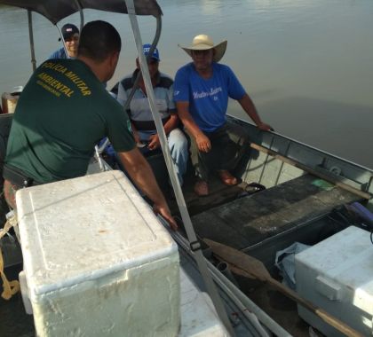 PMA de Mundo Novo prende bolivianos por pesca predatória no rio Paraguai no Pantanal