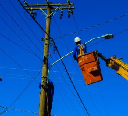 Nioaque começa instalação de iluminação LED nos bairros