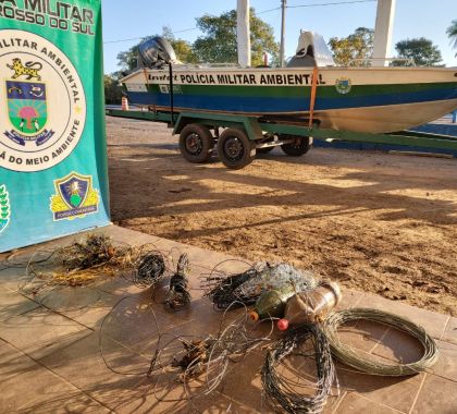 Apetrechos de pesca ilegal são apreendidos no rio Miranda