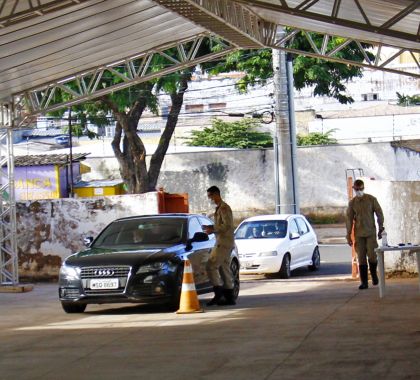 Secretaria de Saúde amplia número de testes no drive-thru coronavírus de Corumbá