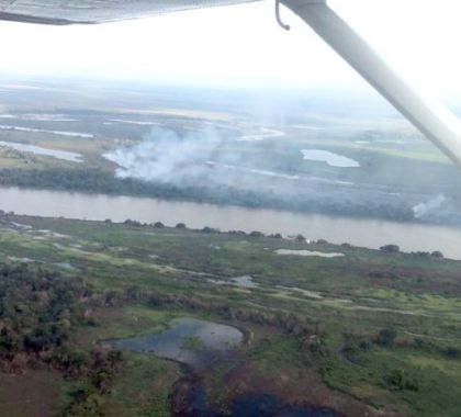 Militares avaliam áreas atingidas pelas queimadas e orientam ribeirinhos no Pantanal