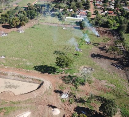 Dono de chácara urbana é autuado por incêndio em resíduos de limpeza em Jardim