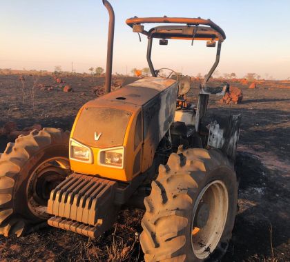 Fazendeiro é multado em R$ 59 mil por destruir vegetação e trator em incêndio em Aparecida do Taboado