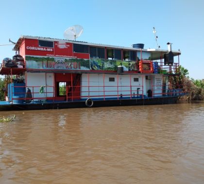 Lancha ilegal de turismo pesqueiro é apreendida no rio Miranda e proprietário é multado em R$ 15 mil