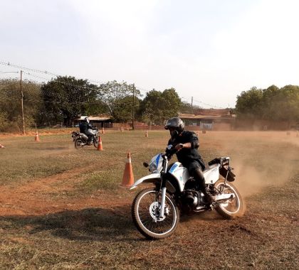 Policiais militares recebem instrução para moto patrulhamento em Bonito