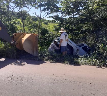 Camionete é encontrada caída em barranco de rodovia próxima à Bodoquena