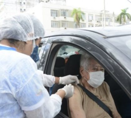 Saúde de Corumbá abre dois postos e drive thru para vacinar idosos acima de 90 anos