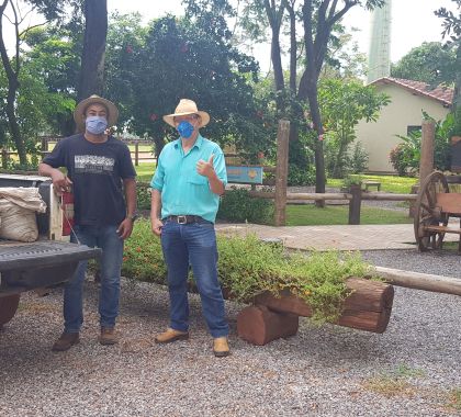 Passeio de ecoturismo em Jardim doa 200 kg de húmus para Prefeitura de Bonito