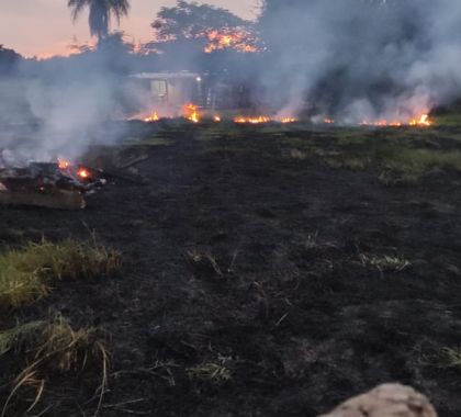 População denuncia e PMA autua professor por incêndio em terreno baldio de Bonito