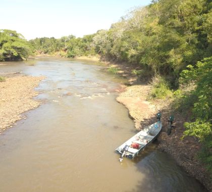 PMA de Jardim fiscaliza rio Miranda e apreende petrechos ilegais de pesca