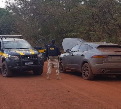 PRF recupera em Corumbá veículo de luxo roubado no RJ