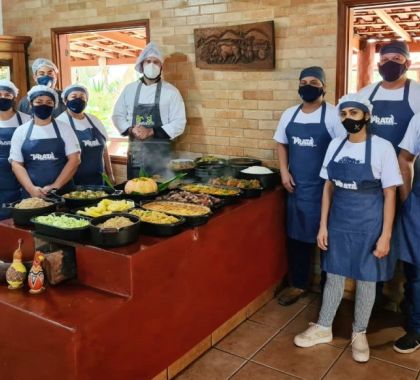 Chefs Paulo Machado e Lucas Caslu ministram treinamento gastronômico em passeios de ecoturismo em Bonito e Jardim