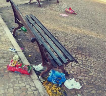 Após vandalismo, fiscalização aumenta na Praça da Liberdade em Bonito 