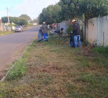 Secretaria de Obras realiza retirada de lixo em lotes e áreas verdes de Bonito