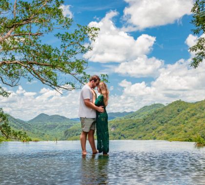 No topo de cachoeira em Bodoquena, turistas se apaixonam por fotos em 'borda infinita'