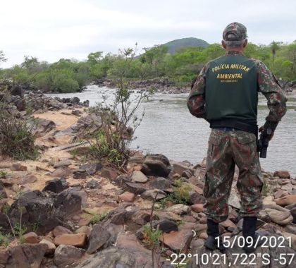 PMA de Porto Murtinho apreende petrechos de pesca no rio Apa