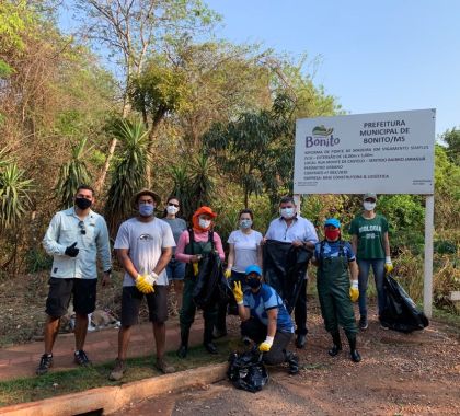 SEMA realiza limpeza no córrego Restinga em Bonito