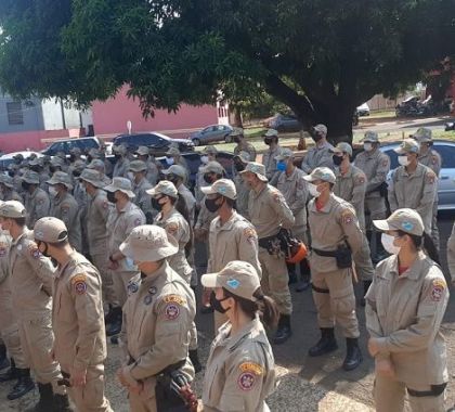 Mais 100 bombeiros são enviados para combate aos incêndios no Pantanal