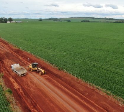 Obras de conservação e adequação ambiental na estrada do brejão são realizadas em Bonito