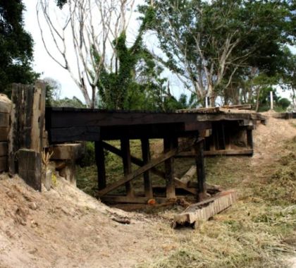 Agesul reconstrói pontes de madeira destruídas pelo fogo no Pantanal