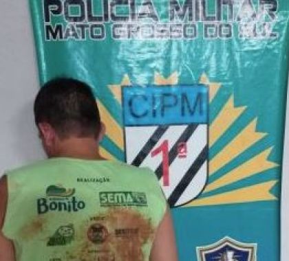 Polícia Militar em Bonito prende homem em ônibus interurbano