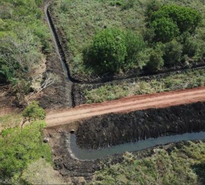 PMA de Jardim autua infrator por abrir estrada em área protegida, exploração de madeira e construção de drenos em área de assentamento