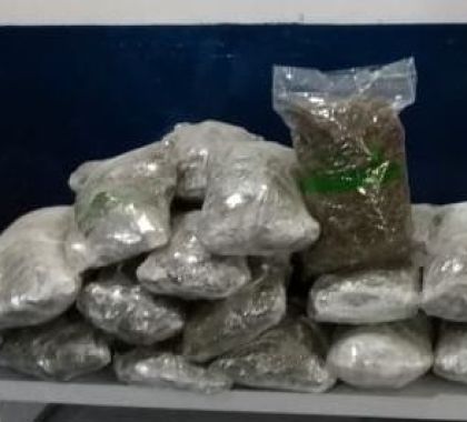 PM apreende quase 8 kg de maconha durante abordagem a ônibus no distrito de Boqueirão